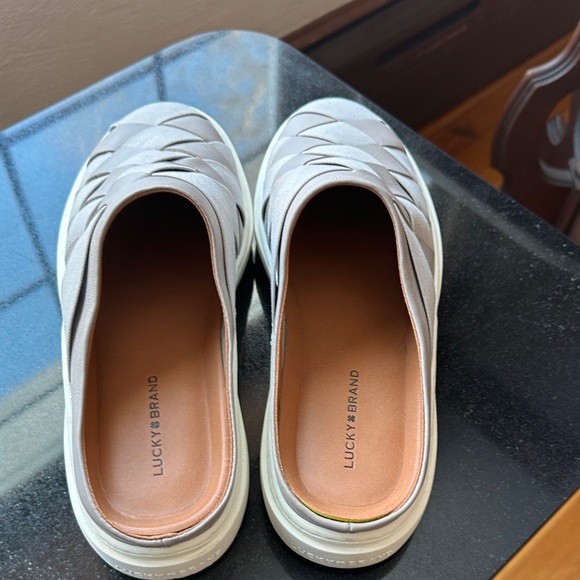 Lucky Brand Killian Slip-On Canvas Slides in Chinchilla - Picture 4 of 5